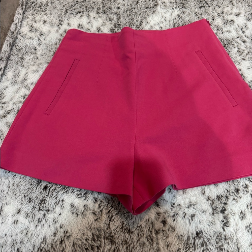 High waisted pink shorts - Picture 2 of 4